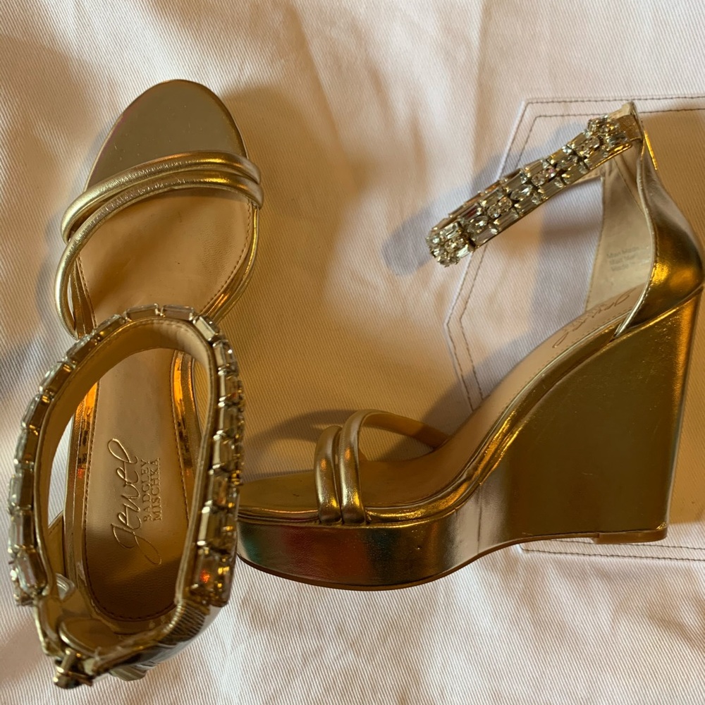 NEW (Jewel) Badglby Mischka fancy wedges size 7